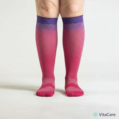 VenoCare Plus® - Malinowy ZygZag Skarpety Kompresyjne Plus Size - VitaCare - 