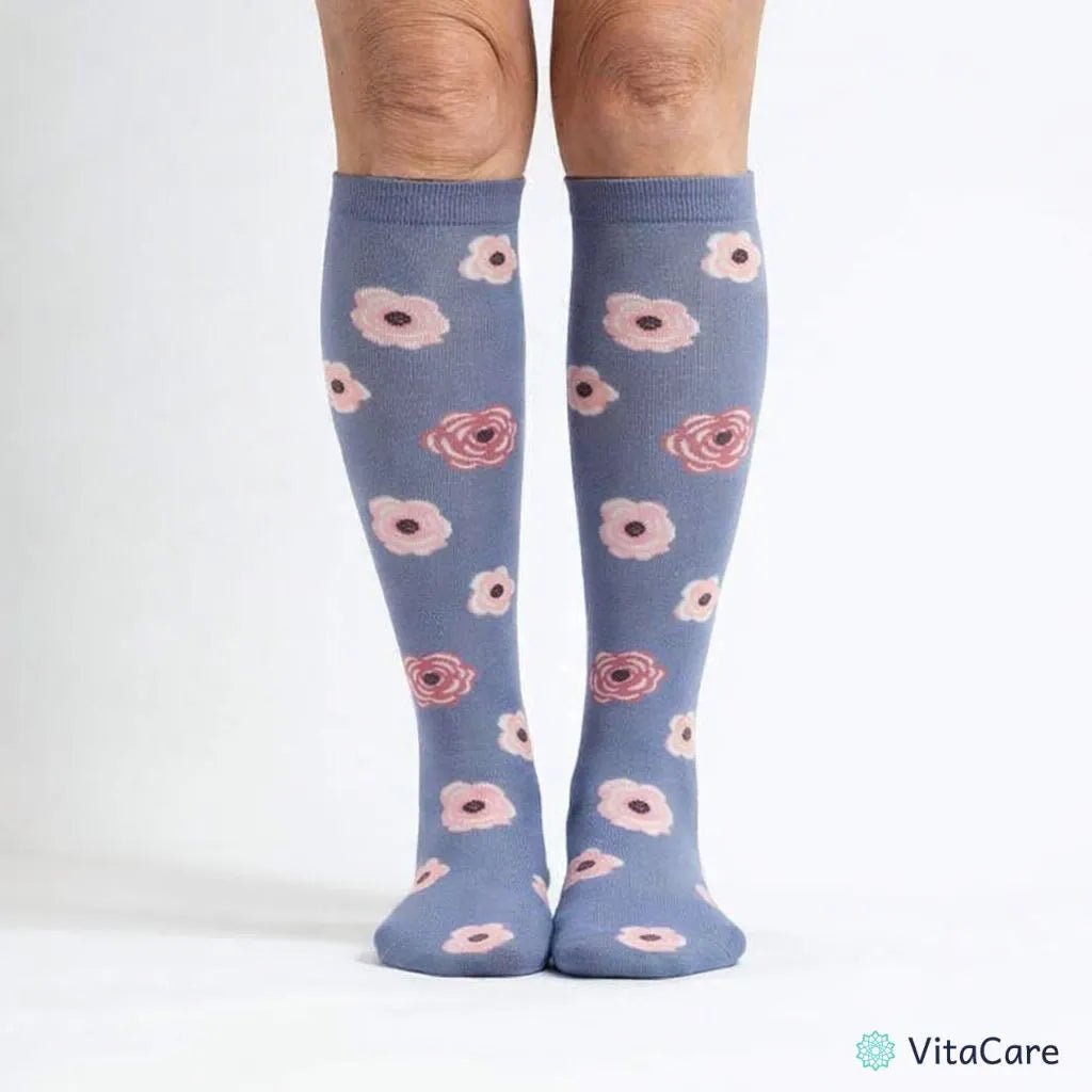 VenoComfort® – Skarpety Kompresyjne na Obrzęki, Żylaki i Ból (Pastelowe Kwiaty) - VitaCare - 