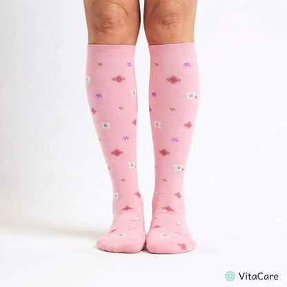VenoComfort® – Skarpety Kompresyjne na Obrzęki, Żylaki i Ból (Pudrowe Kwiaty) - VitaCare - 
